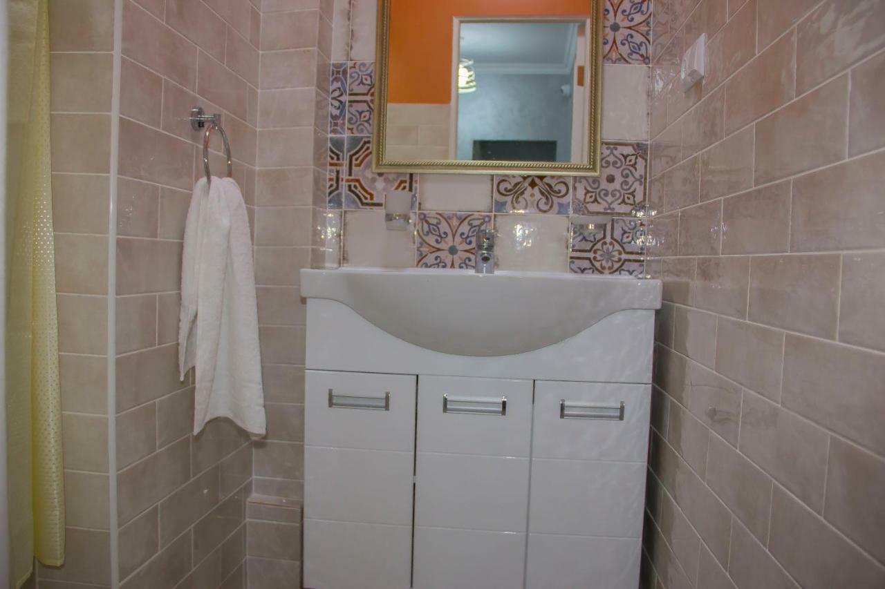 Hostel - Guest House Meyman Алма Ата Екстериор снимка